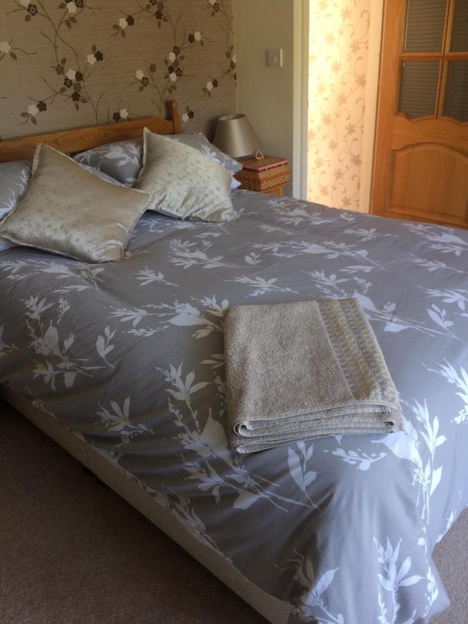 Llyswen Large Bedroom In Top Part Of Bungalow With Garden View And Balcony Sleeps Three Абъристуит Екстериор снимка